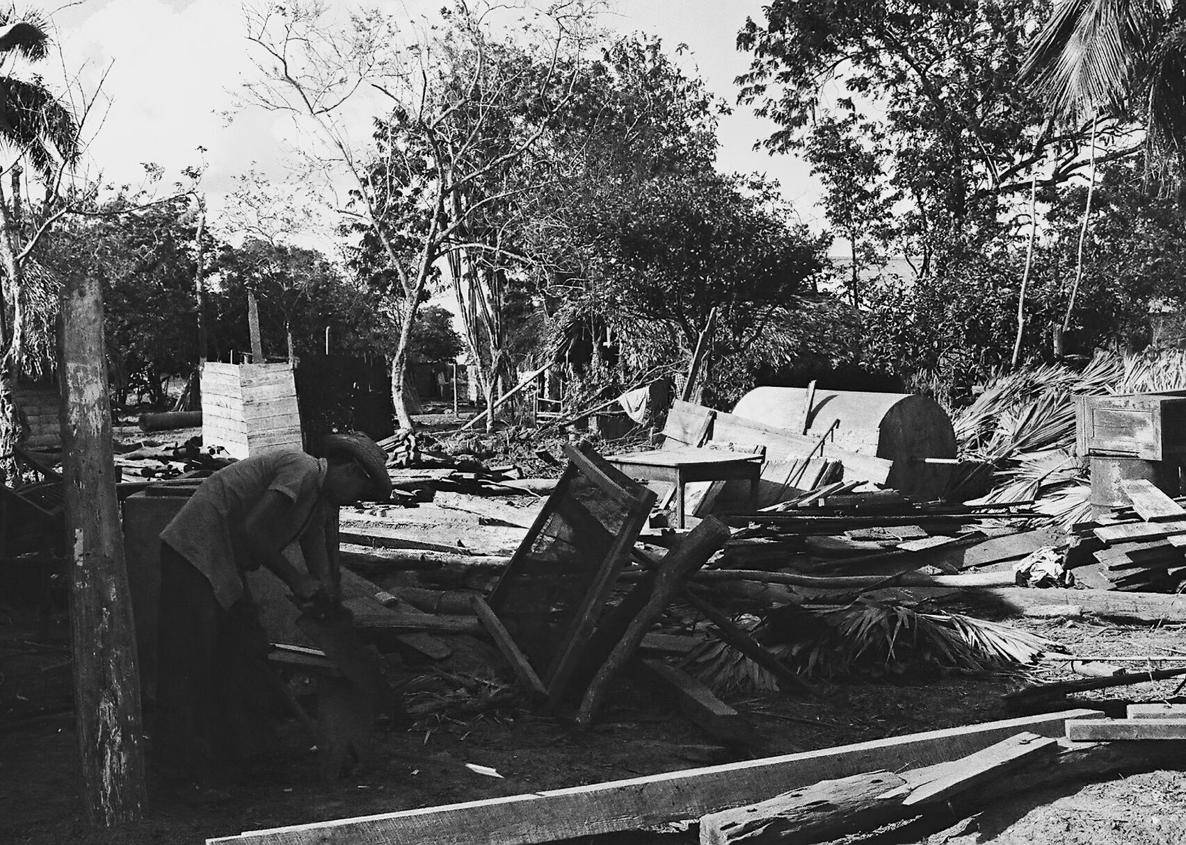 1963: Hurricane Flora strikes Haiti